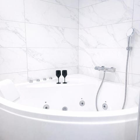 Hot Tub, Spa and wellness centre/facilities