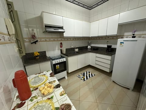 Coffee/tea facilities, Kitchen or kitchenette, Dining area, dishwasher, minibar, oven, stove, toaster