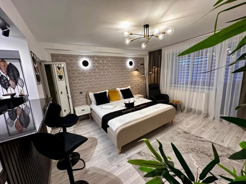 Bed, TV and multimedia, Living room, Photo of the whole room, Seating area, Bedroom, air conditioner