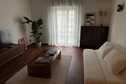 TV and multimedia, Balcony/Terrace, Living room, Seating area, Evening entertainment