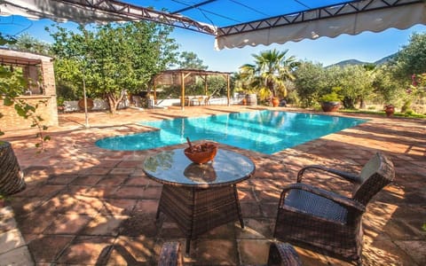 Property building, Natural landscape, Garden view, Mountain view, Pool view, sunbed