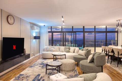 TV and multimedia, Seating area, River view