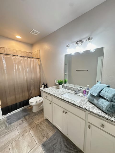 Luxury 3BR Townhome Stay House in Edmond