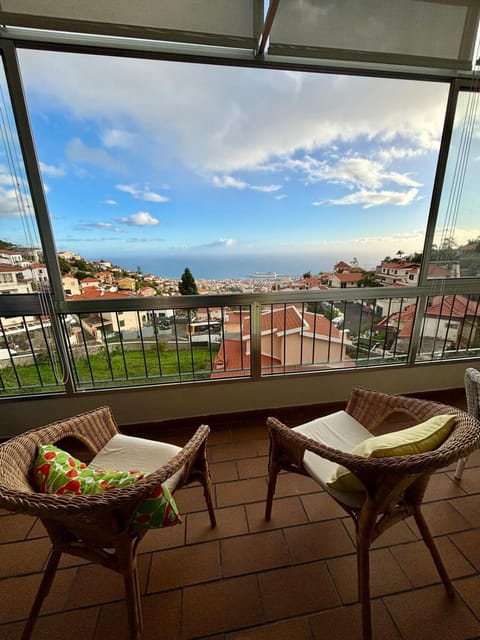 View (from property/room), Balcony/Terrace, City view, Sea view