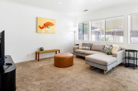 Family Oasis Near Disneyland & Knotts House in Downey