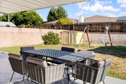 Family Oasis Near Disneyland & Knotts House in Downey