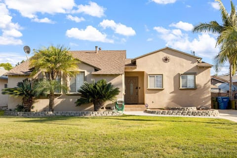 Family Oasis Near Disneyland & Knotts House in Downey