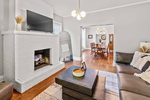 Communal lounge/ TV room, TV and multimedia, Living room, Evening entertainment