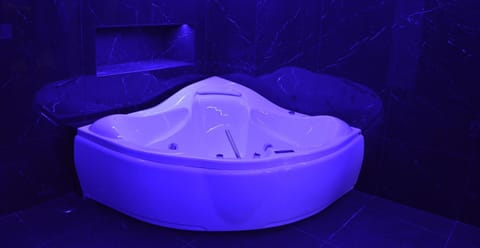 Hot Tub, Hot Tub
