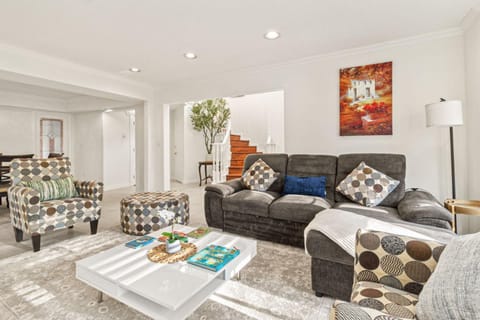 Living room, Photo of the whole room, Seating area
