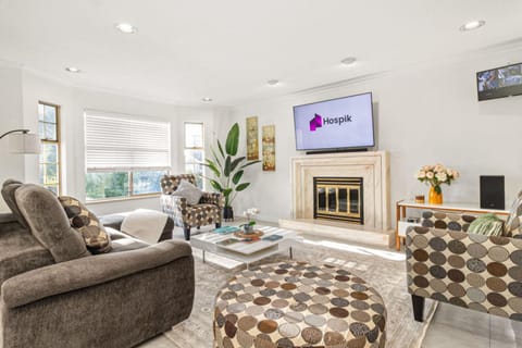 TV and multimedia, Living room, Seating area