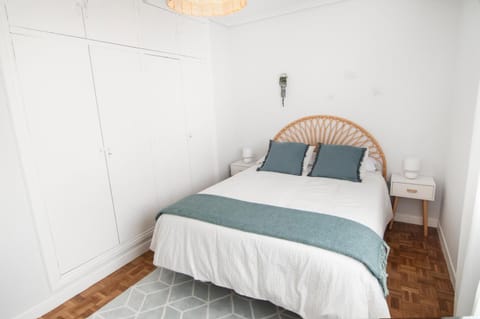 Bed, Photo of the whole room, Bedroom, wardrobe