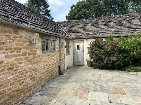 Property building, Patio, Facade/entrance