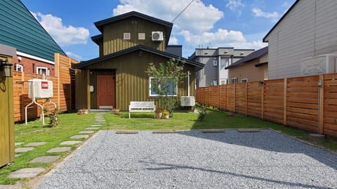 Property building, Spring, Day, Garden, Garden view