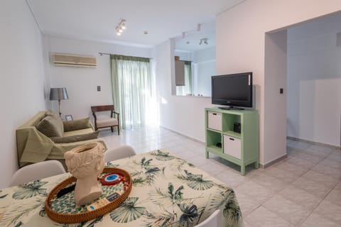 TV and multimedia, Living room, Seating area, air conditioner