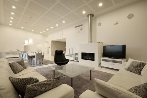 TV and multimedia, Living room, Seating area
