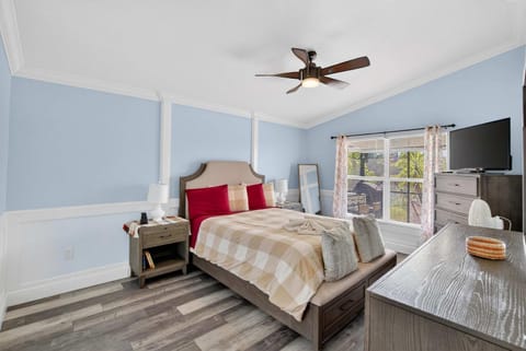 Lakefront 4-Bedroom Home with Pool House in Brandon