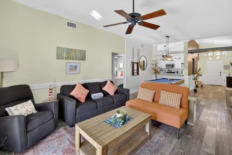 Lakefront 4-Bedroom Home with Pool House in Brandon