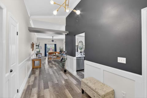 Lakefront 4-Bedroom Home with Pool House in Brandon