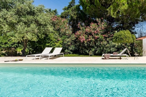 Garden view, Pool view, Swimming pool, sunbed