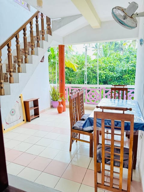 View (from property/room), Balcony/Terrace, Living room, Seating area, Dining area