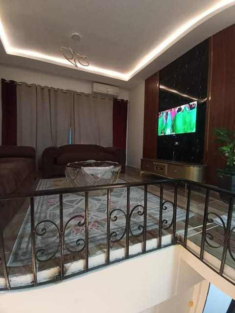 Communal lounge/ TV room, TV and multimedia, Living room, Seating area, Evening entertainment