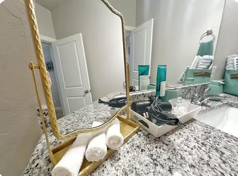 Modern Townhouse Retreat House in Edmond