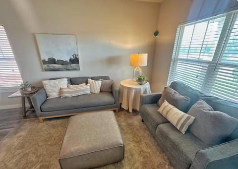 Modern Townhouse Retreat House in Edmond