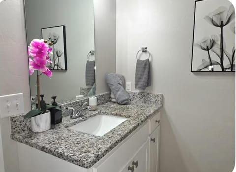 Family-Friendly 3BR Townhome House in Edmond