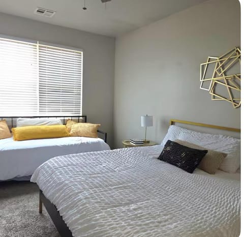 Family-Friendly 3BR Townhome House in Edmond