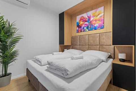 Bed, Photo of the whole room, Bedroom, towels, air conditioner