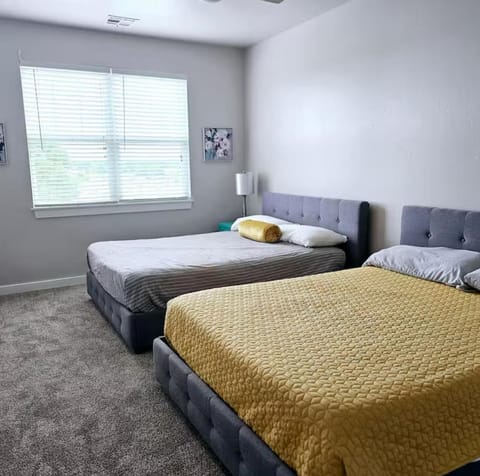 Comfort Living 2BR Townhome House in Edmond