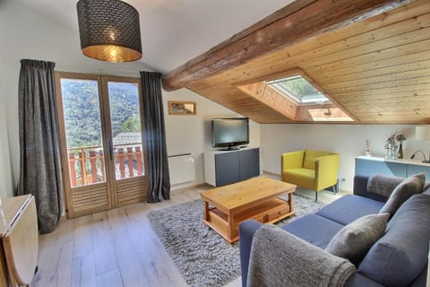 Communal lounge/ TV room, TV and multimedia, Living room, Seating area