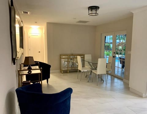 Sunshine house on the canal House in Lochmoor Waterway