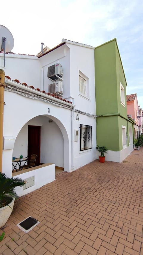 Property building, Neighbourhood