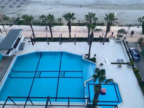 View (from property/room), Balcony/Terrace, Beach, City view, Pool view, Sea view, Swimming pool, Quiet street view