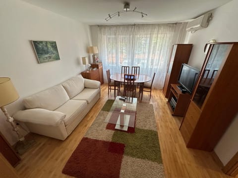 TV and multimedia, Living room, air conditioner