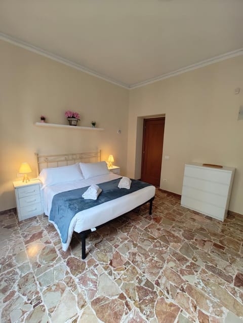Bed, Photo of the whole room, Bedroom, heating, wardrobe