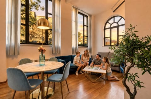 People, Living room, Seating area, Dining area, group of guests