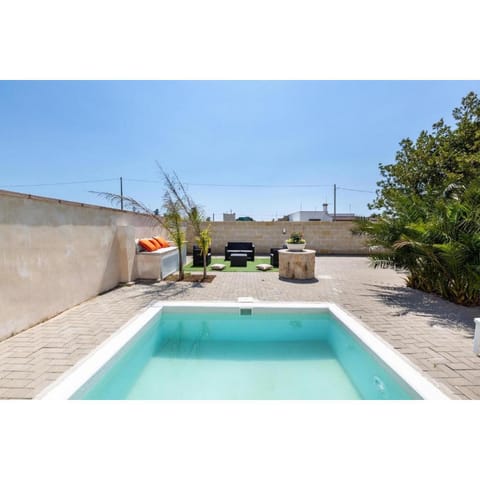Property building, Garden, Swimming pool
