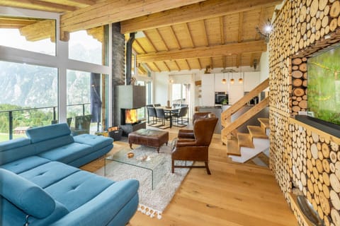 Communal lounge/ TV room, TV and multimedia, Living room, Seating area, Evening entertainment