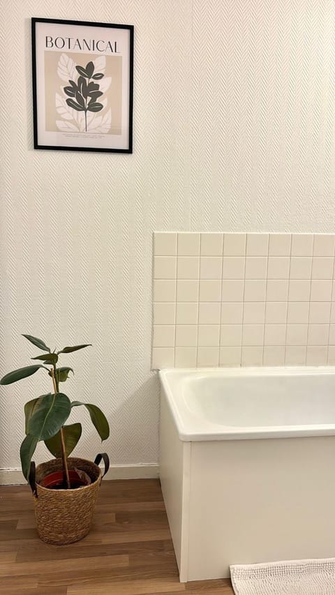 Appartement spacieux au pied du métro avec parking Apartment in Villeneuve-d'Ascq