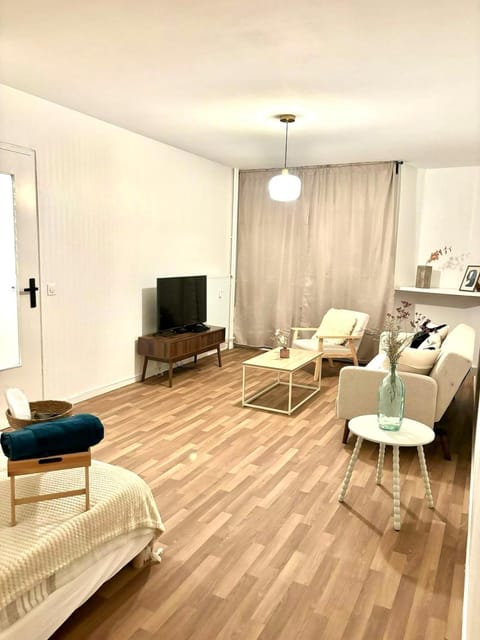 Appartement spacieux au pied du métro avec parking Apartment in Villeneuve-d'Ascq