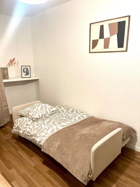 Appartement spacieux au pied du métro avec parking Apartment in Villeneuve-d'Ascq