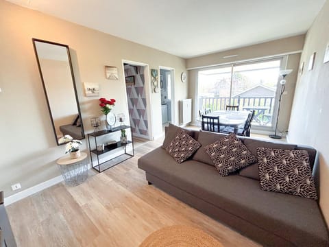 Communal lounge/ TV room, Balcony/Terrace, Living room, Seating area