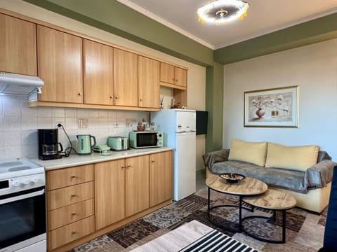 TV and multimedia, Coffee/tea facilities, Living room, Dining area, oven, stove, toaster