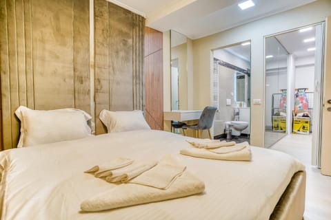 Bed, Seating area, Bedroom, towels