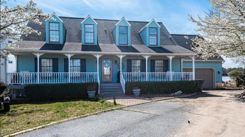 Spacious home with private pool, dock access, and scenic views House in Ocean Pines