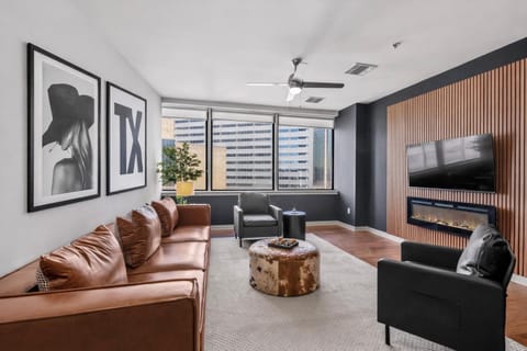 TV and multimedia, Living room, Seating area, Evening entertainment, fireplace
