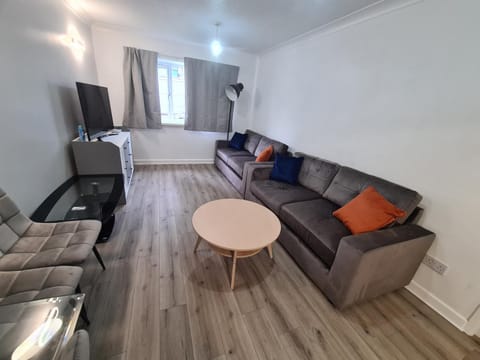 Bed, TV and multimedia, Living room, Seating area, Dining area, Parking